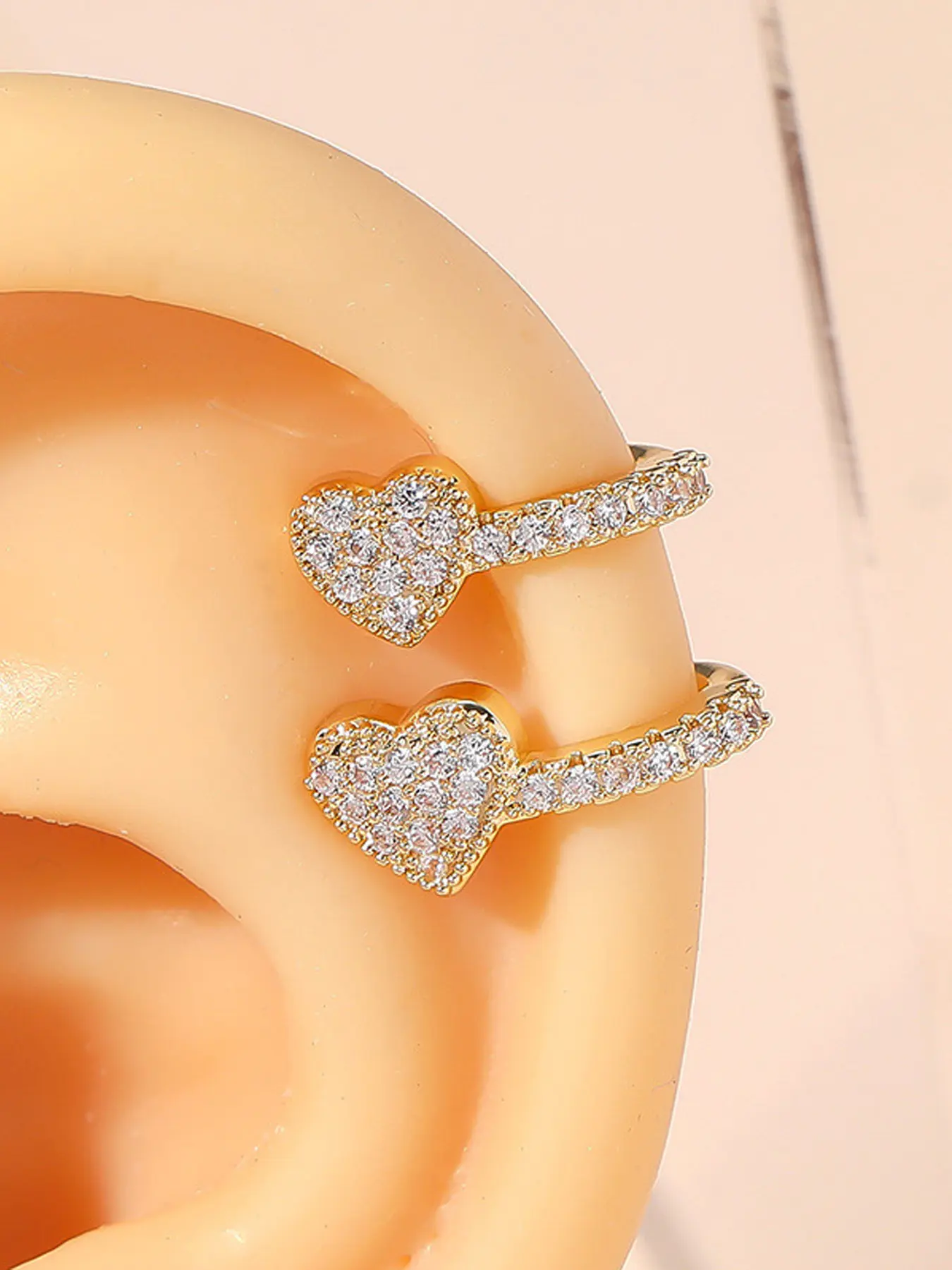 Sparkling Heart Cuff Earrings for Women Cubic Zirconia Clip On Earrings No Piercing Earcuff, Dainty Love Heart Shaped Non-Pierced Ear Cuffs Trendy Jewelry for Daily Wear, Party, Gift
