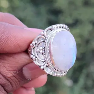 Vintage-Patterned Oval Moonstone Ring | Stylish Engagement & Anniversary Jewelry, June Birthstone - Ideal Gift for Daily Wear & Special Occasions