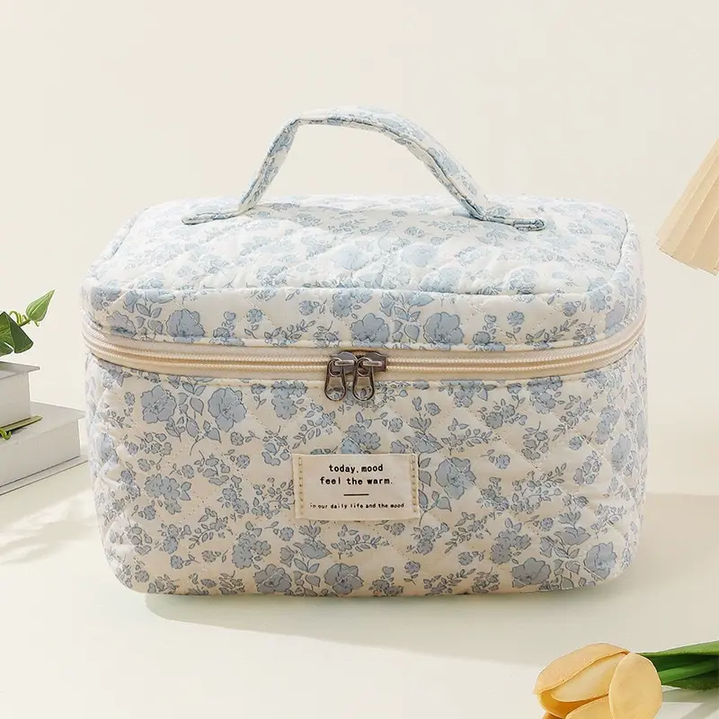 Quilted Good Makeup  Bag Spacious Organizer for All Your Cosmetics Travel Essential Floral Cotton Large Capacity 16x16x25cm Portable Fashionable Skin-Friendly Multi-Purpose Bag