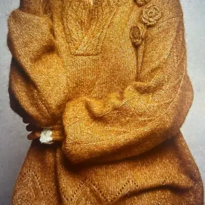 Sweater V-Neck Balloon Sleeve Relaxed Fit Sweater in Rich Golden Hues for Cozy Style