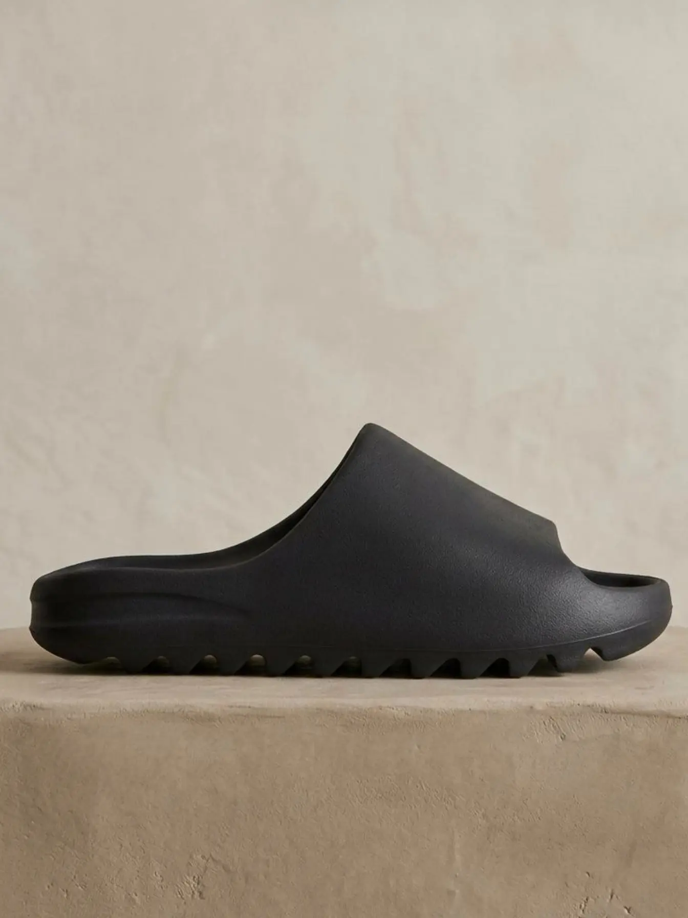 Yeezy Slide YZY YS-01 Black Unisex Yeezy Slide YZY YS-01 Black Unisex