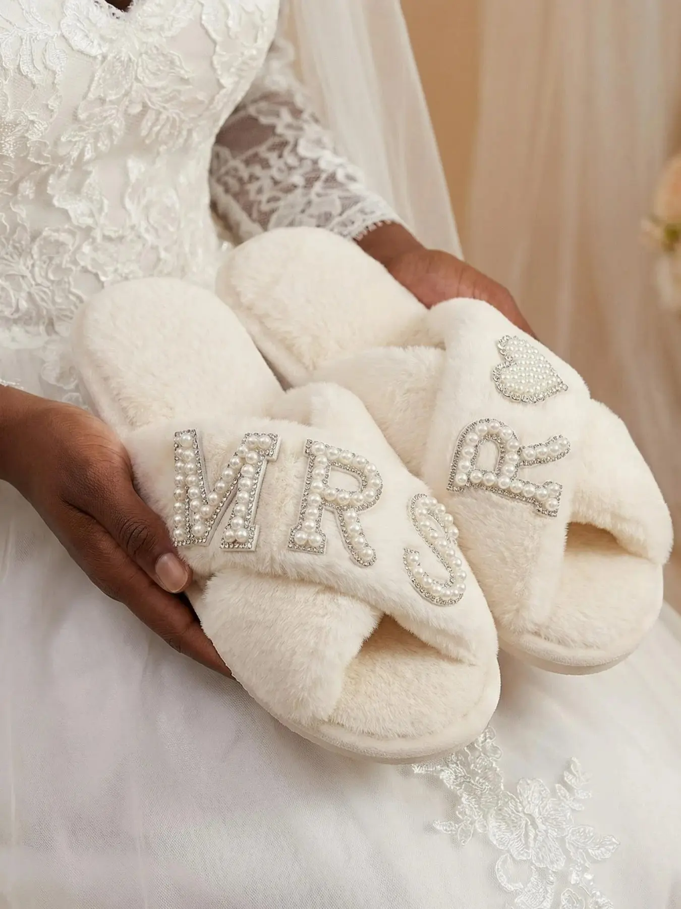 MRS. R Bridal Party Must-Have: Cozy White Fur MRS Slippers X-Strap Plush Slippers with Pearl Rhinestone Heart Design, Customizable Letter R, Casual Indoor Shoes for Women, Perfect Gift, Cozy Fluffy House Slippers
