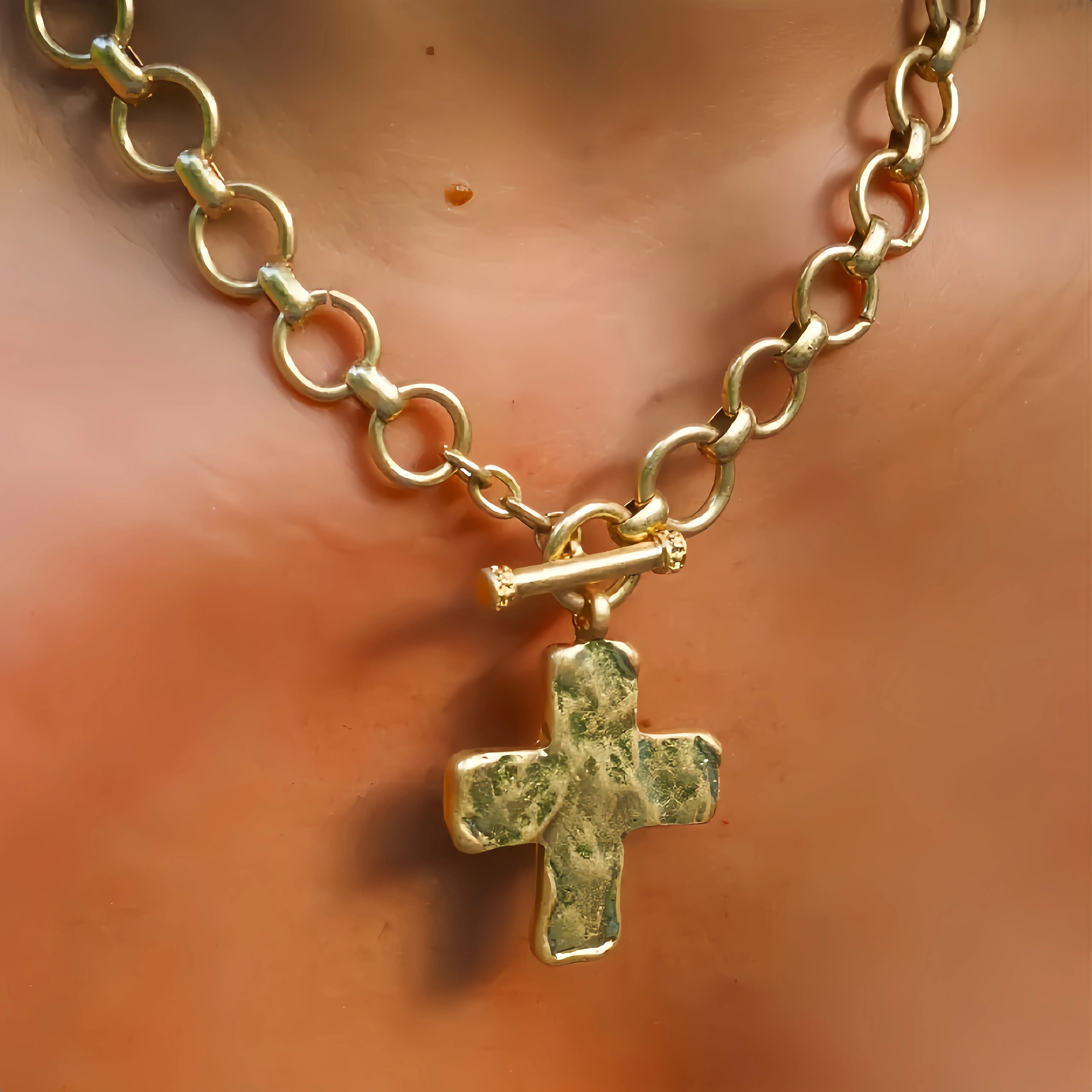 Chunky Chain Cross Necklace Gold Tone, Bold Hammered Pendant for Men Women, Symbol of Faith Hope Protection, Unisex Gift for Boyfriend