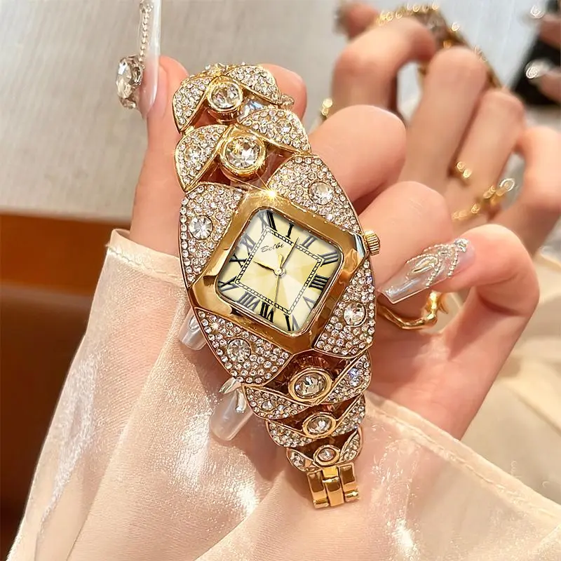 Elegant Lady's Jewelry  BraceletWristwatch: lt can be used as a watch orworn as abracelet. The fashionable and elegant design ispaired witha romantic love gift box.