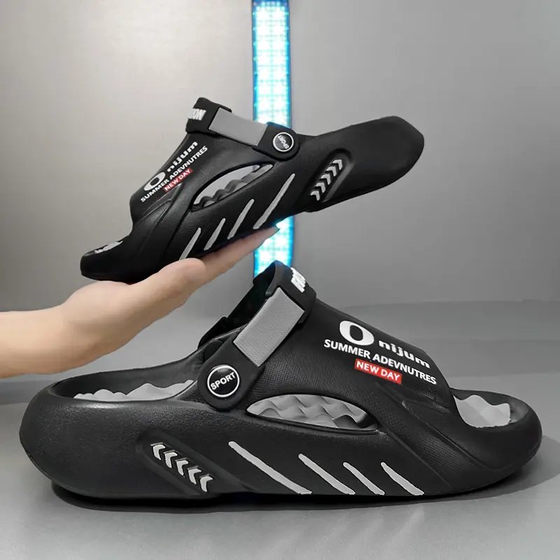 Unisex massage insole slippers, suitable for both indoor and outdoor wear, with thick soles that are anti-slip and wear-resistant, featuring a simple and casual style.