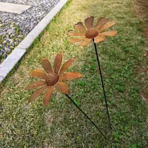 Rustic Iron Daisy & Hydrangea Metal Sculpture - Weather-Resistant Outdoor Garden Decor, Garden Accessories, No Electricity Needed, Perfect for Weddings, Holidays & Gifts, Metallic Finish, Statue