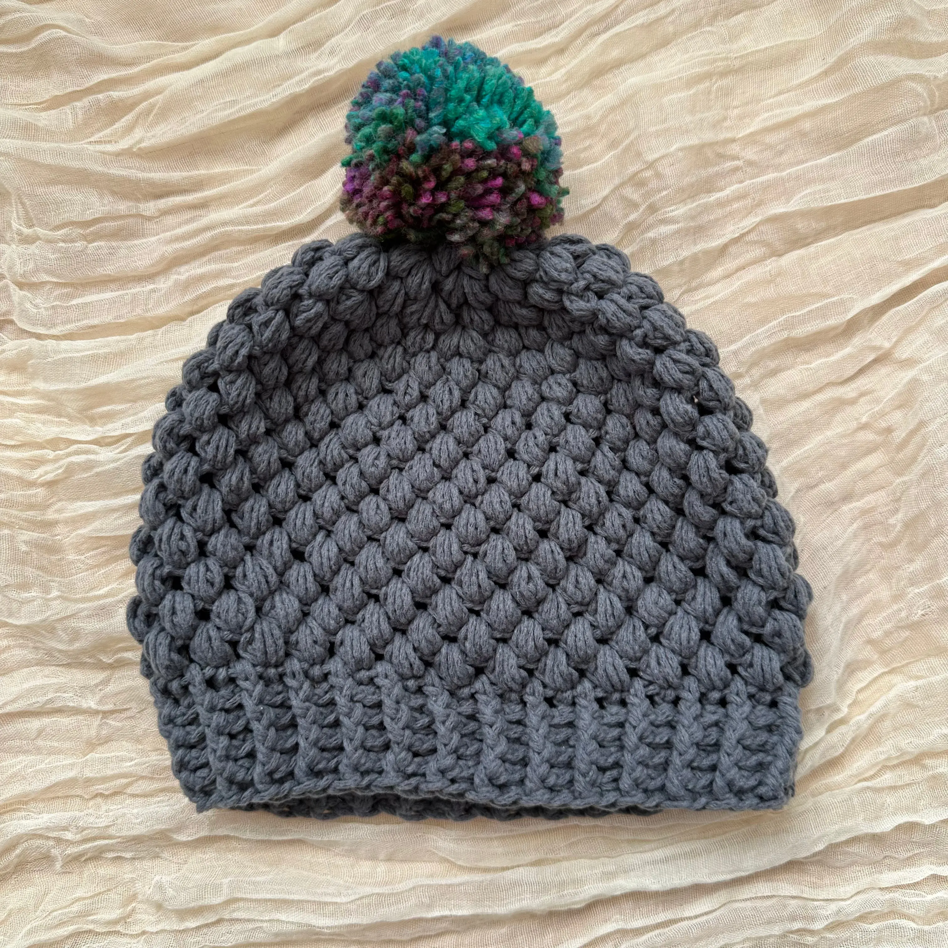 puff beanie - grey w/ multi pom