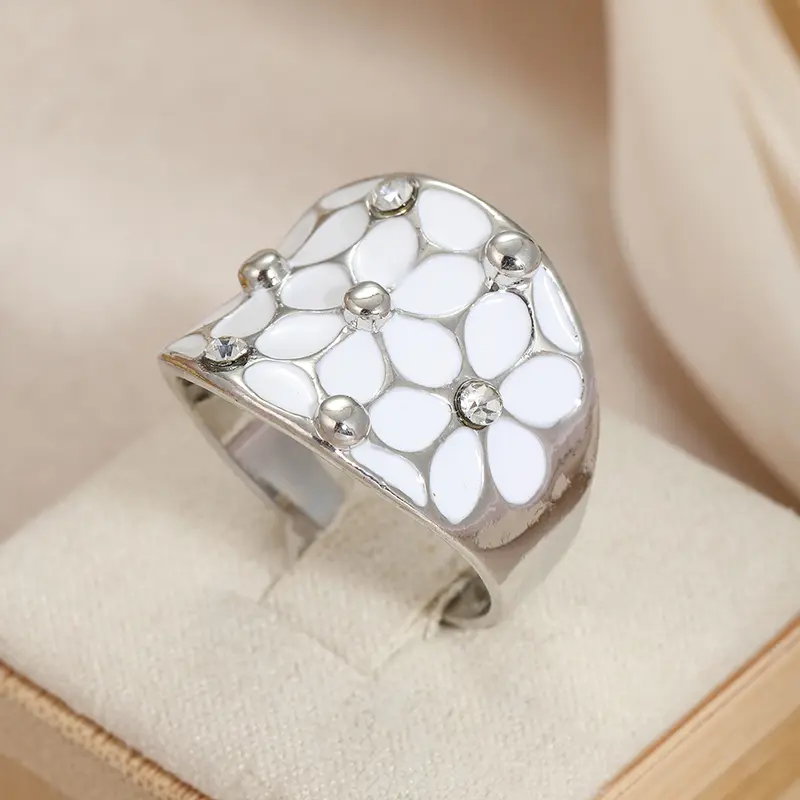 Flower shaped drip oil ring elegant temperament women's jewelry high-quality fashion jewelry versatile accessories Teardrop Bridal Rings Statement Signet Rings