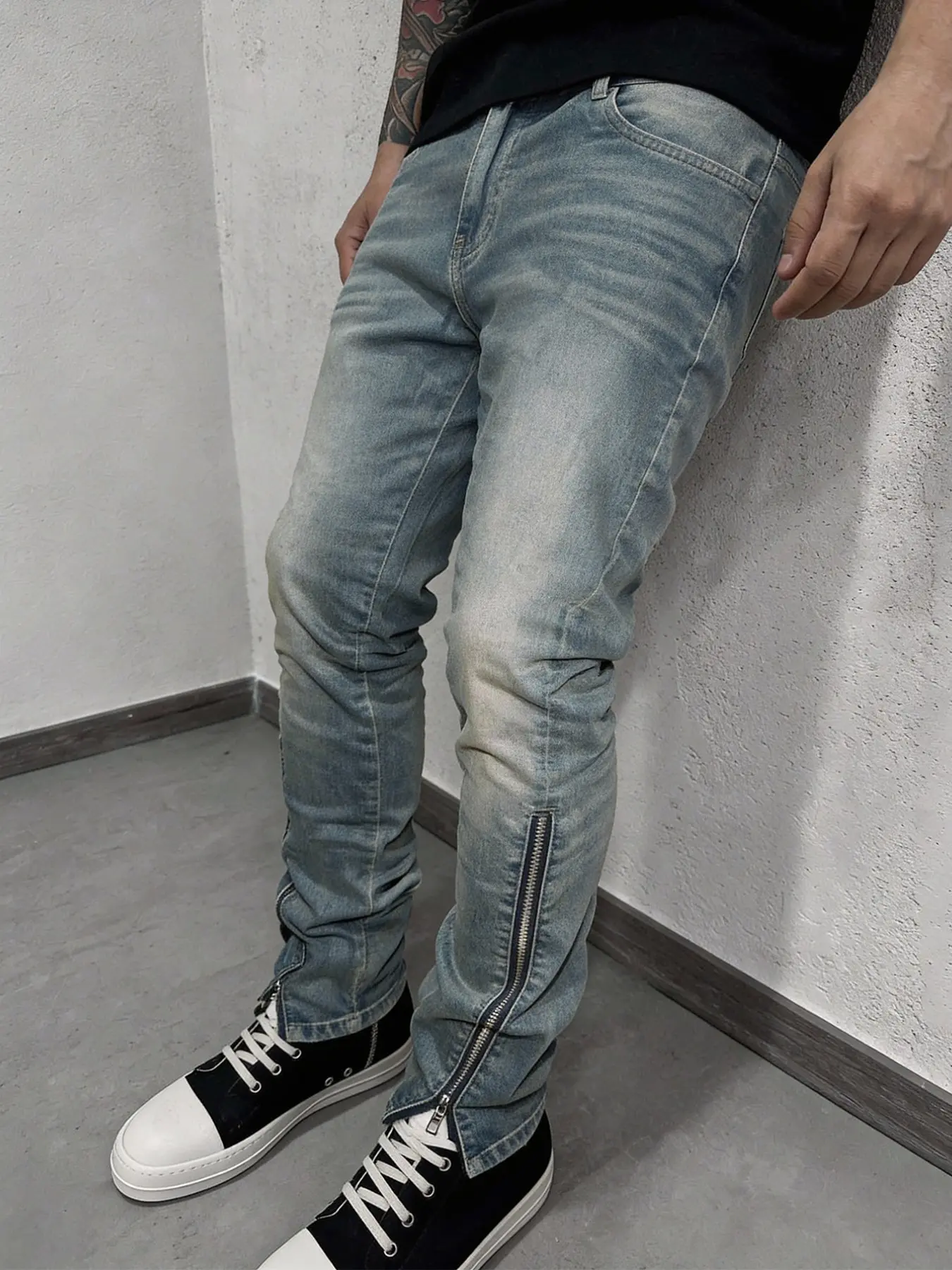 Blue Plain Fitted Elastic stretch Denim jeans, Casual Streetwear Jeans, Denim Look, adjustable metal zippers at both hem sides, paired with natural fading vintage technique, a retro street must-have pants Streetwear Trouser