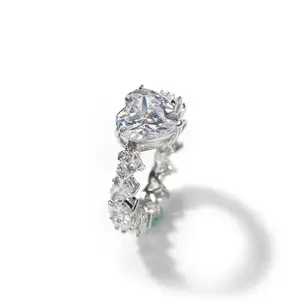 Amoura Luxe Heart Ring 18k Gold Plated
