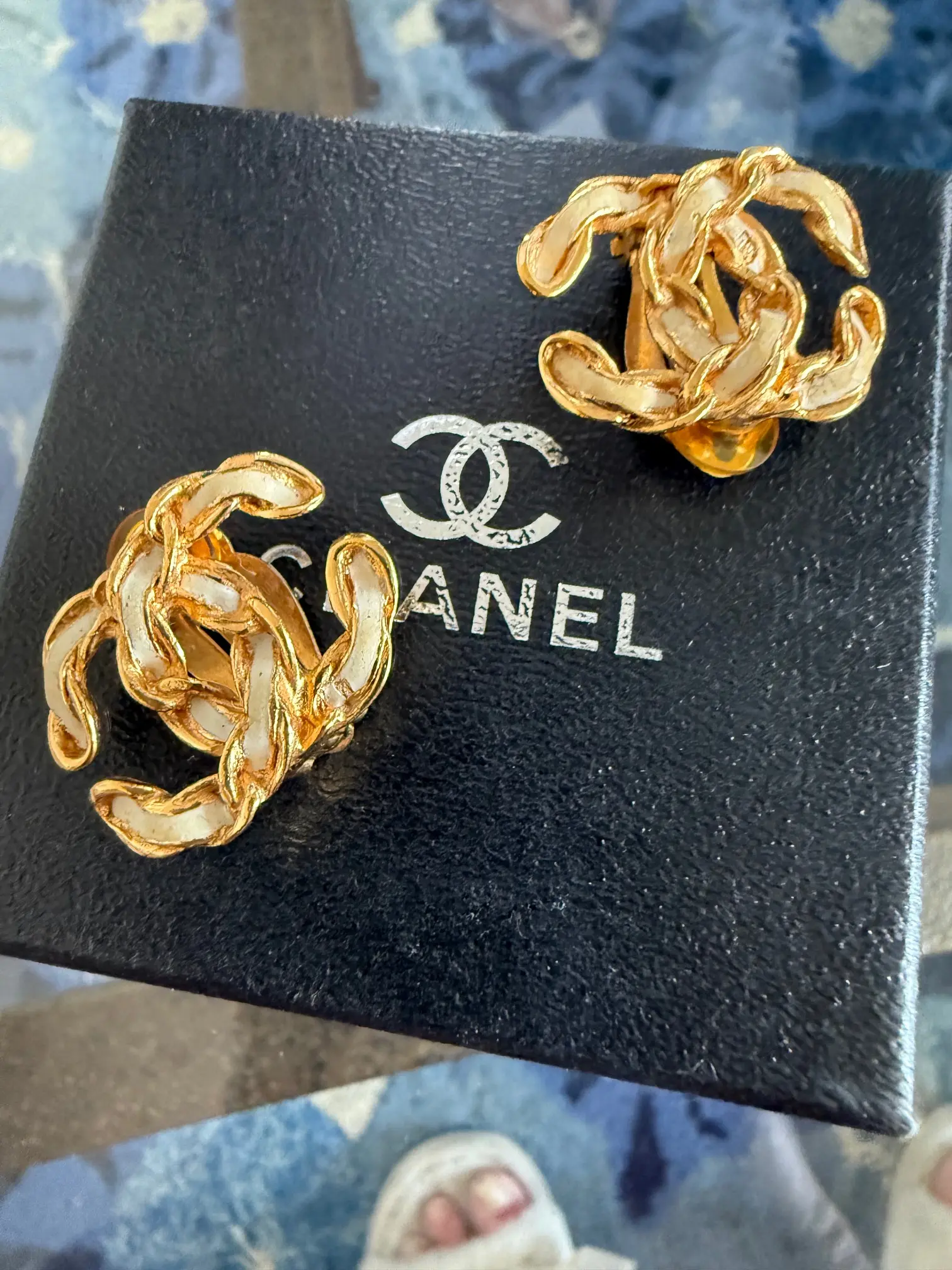 Pre-owned Chanel Gold Plated Clip On Earrings with Enamel Inlay Comfortable