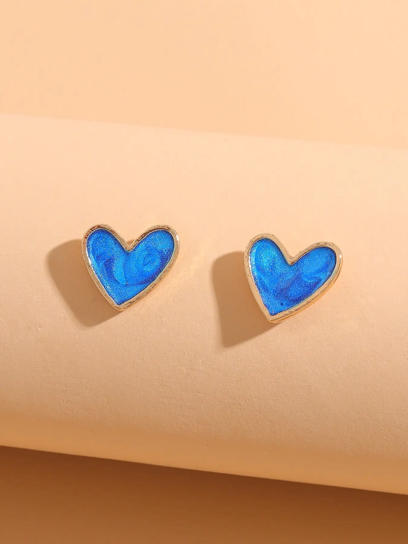 A pair of elegant, simple and exquisite geometric heart-shaped earrings that are versatile for women's daily commutes Stud Earring Jewelry Elegant Minimalist Earrings Earrings Studs