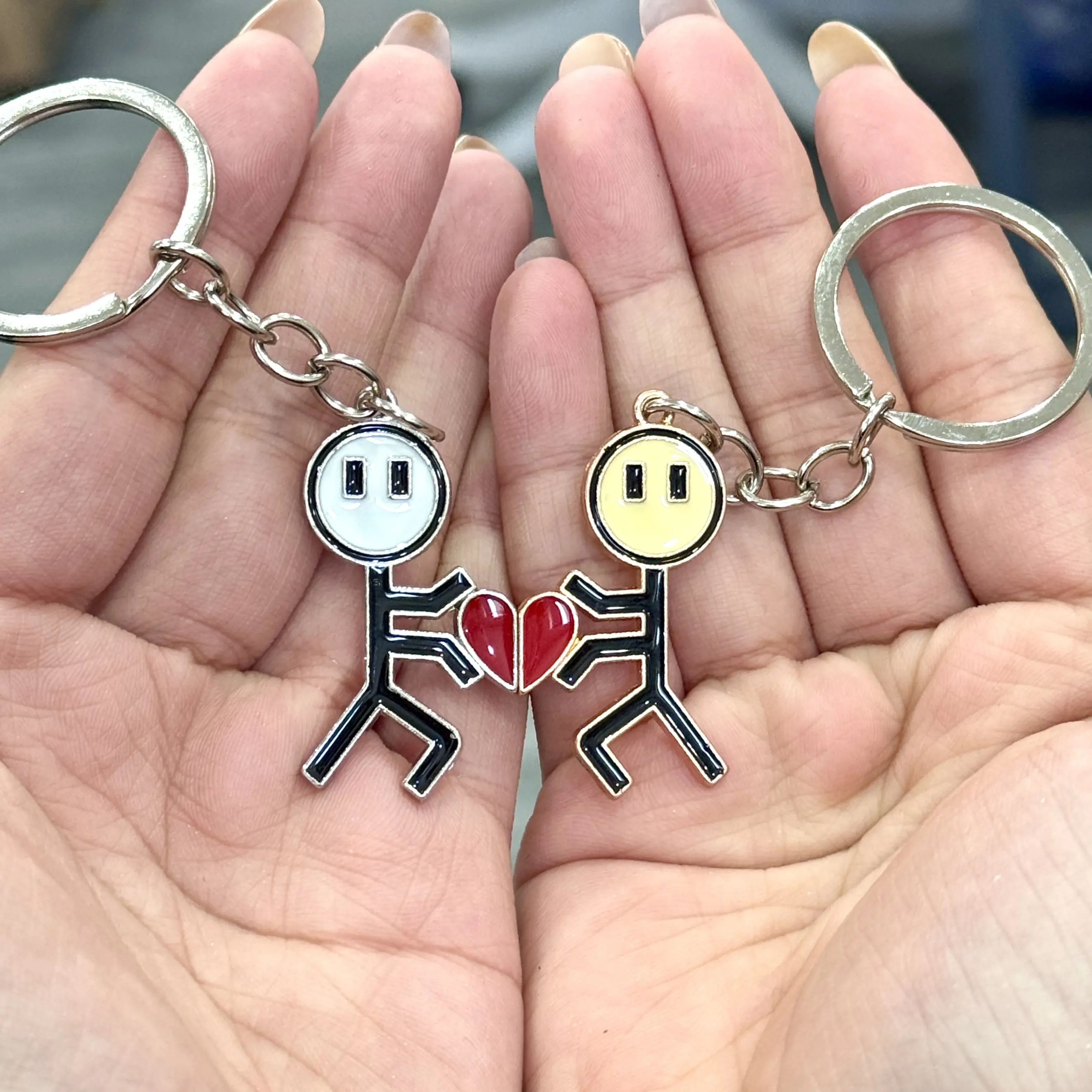 2pcs  Matching Heart Keychains Gift for Couples & Best Friends,Family,To Express Love