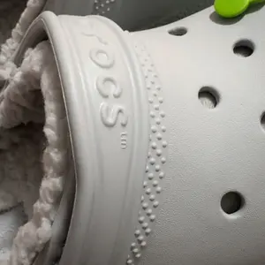 Product Review of Crocs Men's and Women's Slippers - Classic Lined Clogs, Indoor House Shoes from L**3