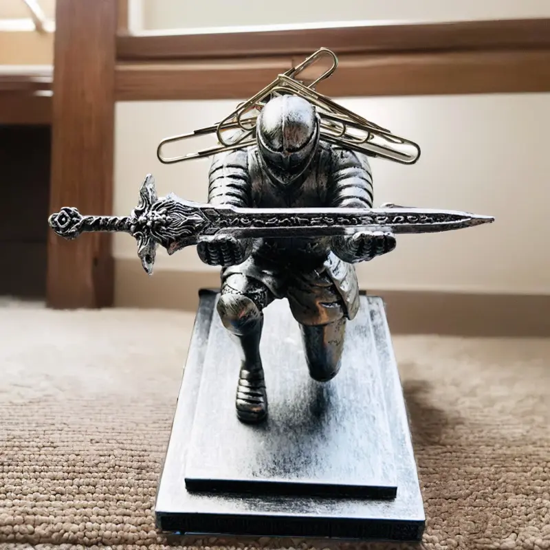 New Magnetic Sword Knight Pen Holder Executive Officer Knight Soldier Armor Hero Pen Stand with Magnetic Back Pen Holders For Desks