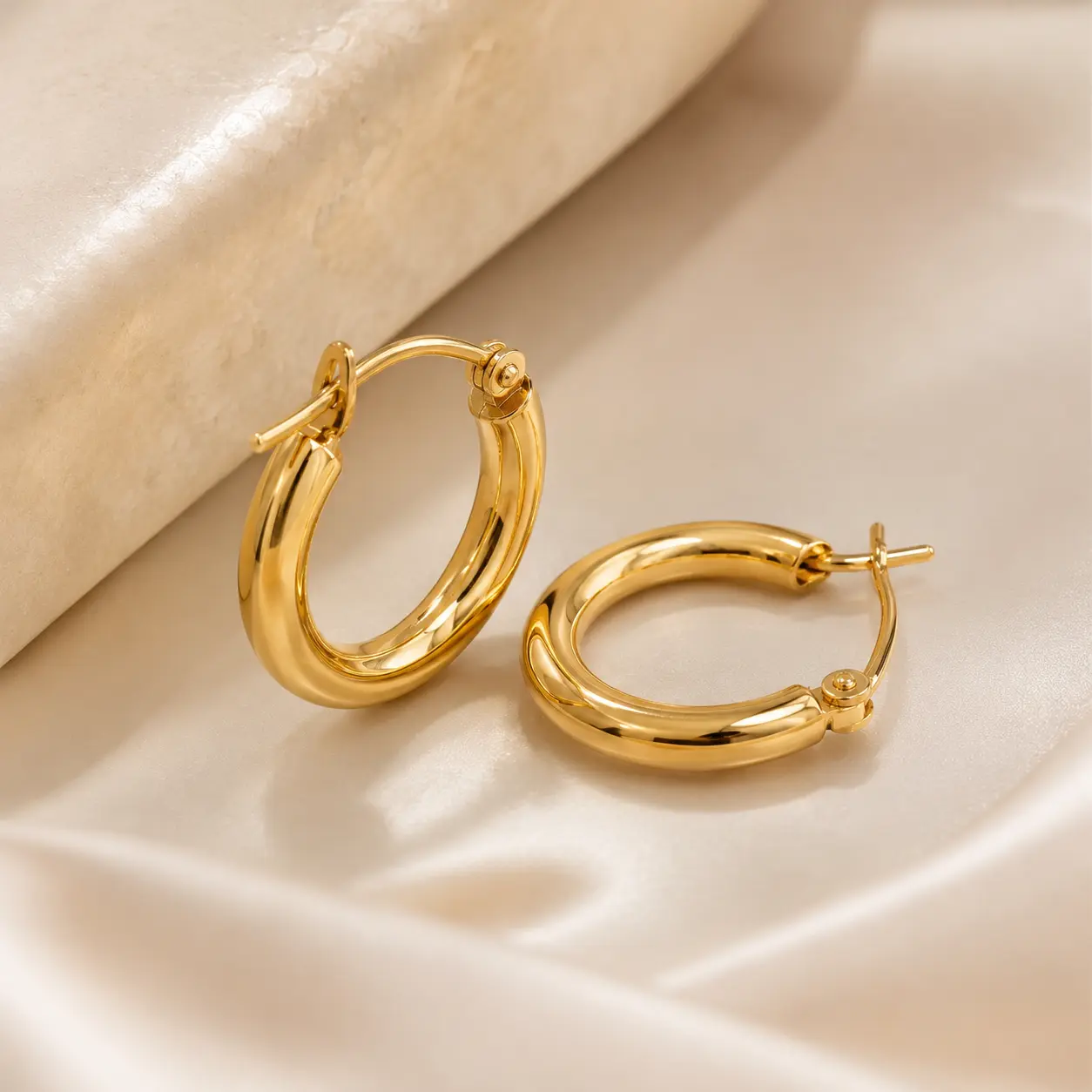 Argollas Clásicas Lisas de Oro Sólido 14K para Mujer y Niños