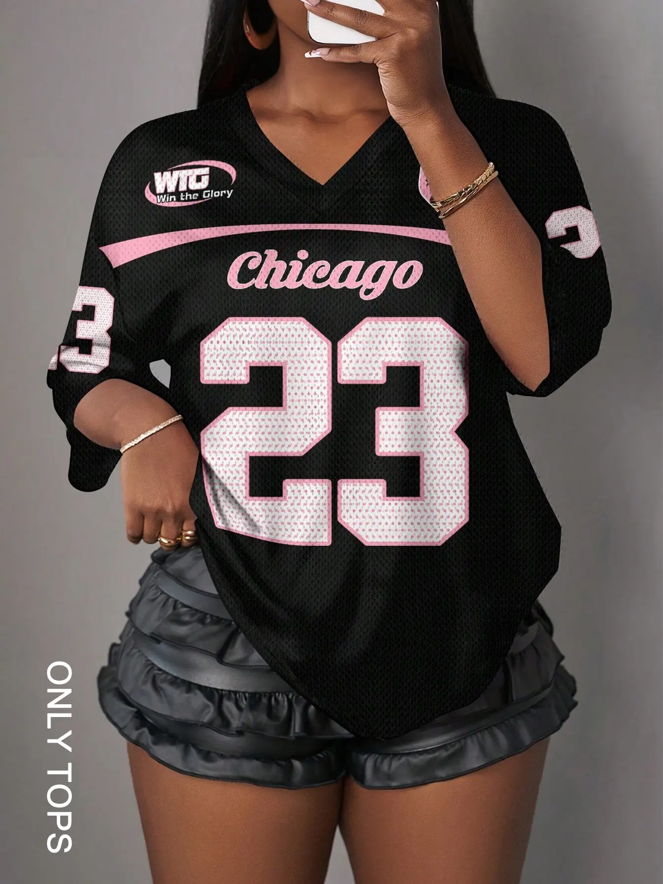 TikTok Viral Women's Chicago 23 Football Jersey, Y2K Sporty Mesh V-Neck Short Sleeve Tee, Casual Loose Fit Oversized Graphic Blouse, Streetwear Aesthetic Jersey Top, Breathable Athletic Top, Breathable Mesh T-Shirt for Club, Party, Daily Casual Wear