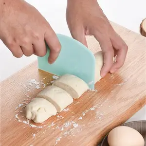 1pcs Multi-functional scraper kitchen dough cutter; soft scraper; baking cake cream scraper; baking kitchen small tool; Kitchen Utensils Tools