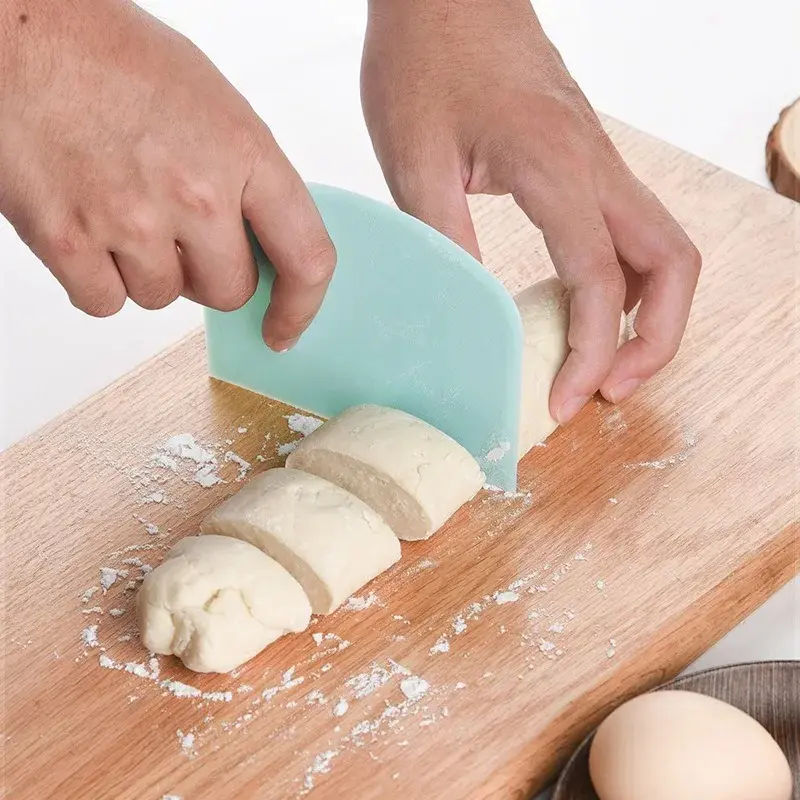 1pcs Multi-functional scraper kitchen dough cutter; soft scraper; baking cake cream scraper; baking kitchen small tool; Kitchen Utensils Tools; Durable kitchen tool