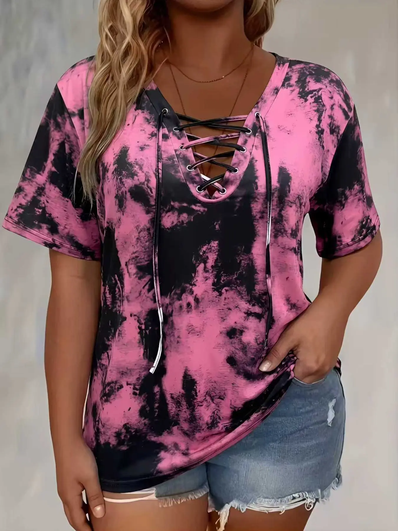 Plus Size Women's Tie Dye Print Front-Tie Adjustable Top, Casual Stretch T-Shirt with Comfortable Fabric, Ideal for Daily Wear and Gifting