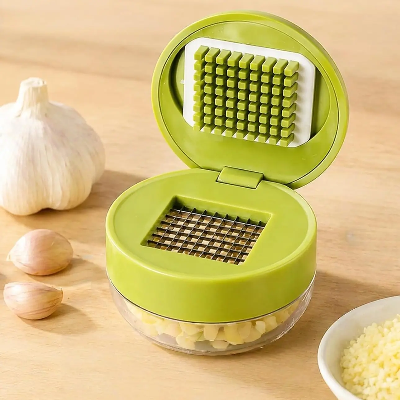 Mini Manual Garlic Press Chopper with Clear Container –  Multifunctional Garlic Mincer with Stainless Steel Blades, Compact Cutter for Garlic, Ginger, Onion & Chili,  Easy to Clean and Chop, Handheld Kitchen Food Prep Tool