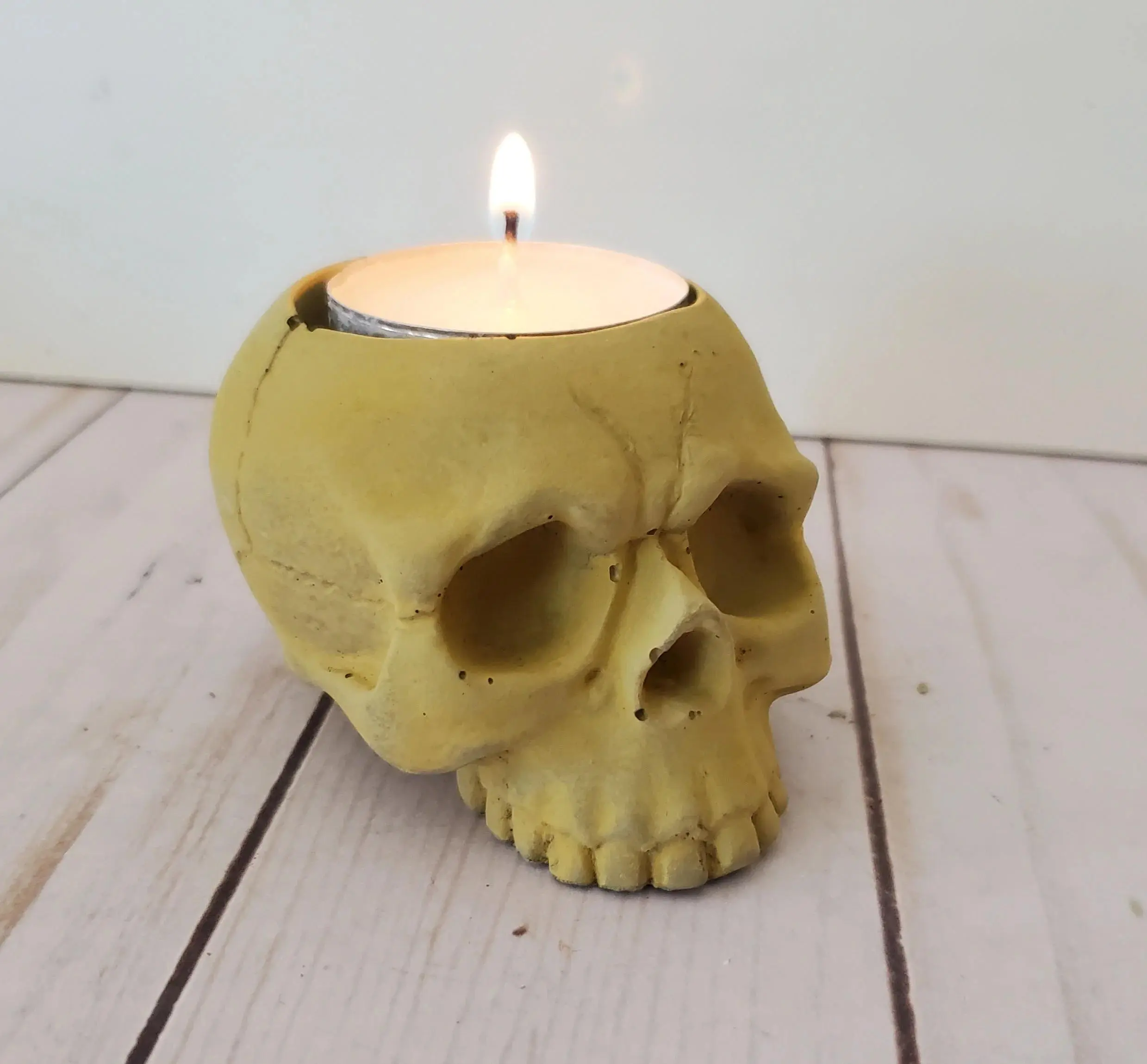 Skull Tealight Concrete Candle Holder