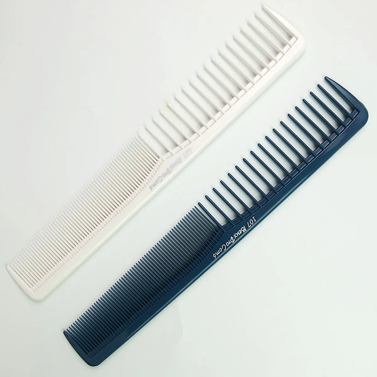 Professional Barber Comb with Wide Tooth Design, Comb Type, Double-Sided for Salon Styling, Durable Plastic Material for Hairdressers, Hair Combs
