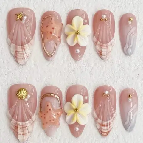 Louise-Customized Nails Picked In Liveroom