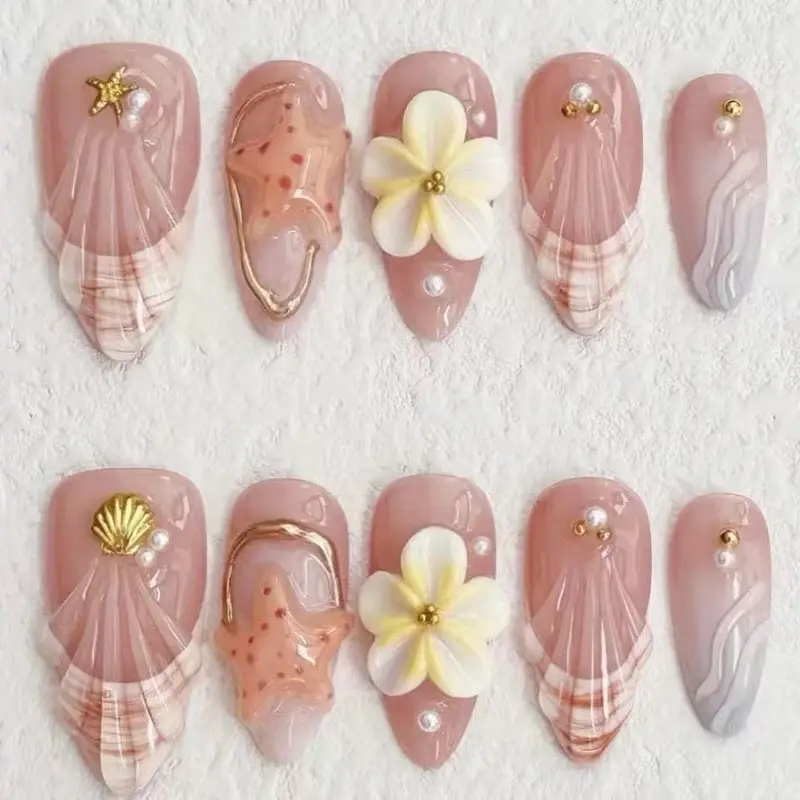 Louise-Customized Nails Picked In Liveroom