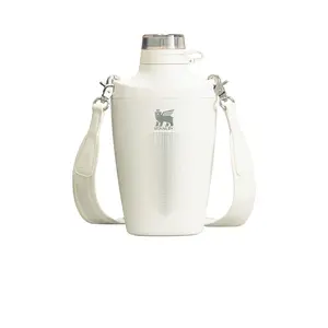 STANLEY The Stanley Cross Bottle 23 Oz in Cream Unisex