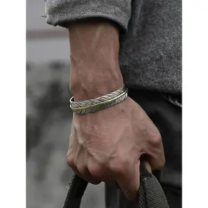 Men’s bohemian-style feather design bracelet—fashionable adjustable open bracelet, party stacker, everyday accessory, trendy retro jewelry—ideal as a birthday gift. GARMENTARY