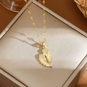 1 piece Angel Wings pendant necklace, slightly zircon set.
