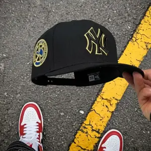 New Era New York Yankees 9FORTY A-Frame Snapback Hat – White Crown Red Brim – Adjustable MLB Baseball Cap – Streetwear Unisex Summer Edition