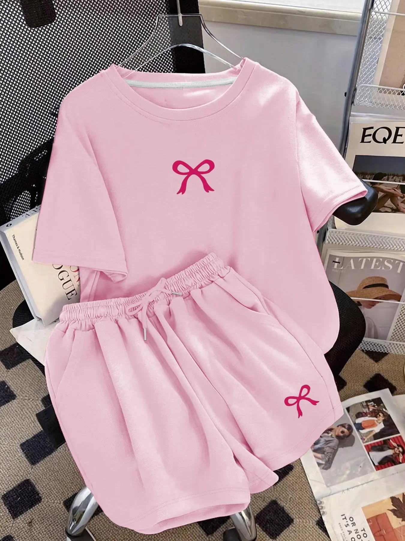 Two-Piece Set Women's Bowknot Print Short Sleeve Tee & Pocket Shorts, Casual Round Neck T-shirt & Shorts for Daily Wear, Ladies Summer Clothes, Suits, Casual Matching Set, Casual Outfit Set, Casual Chic Set