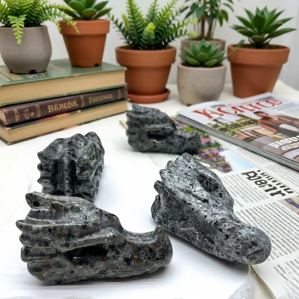 Hand-Carved Dragon Head Skull Natural Stone Figurine - Smooth Palm-Sized Beast Ornament, Oriental Fantasy Healing Crystal, Desk Decor, Creative Holiday Gift, Eases Emotional Exhaustion, Dispels Negative Aura, Gathers Positive Wealth Vibes