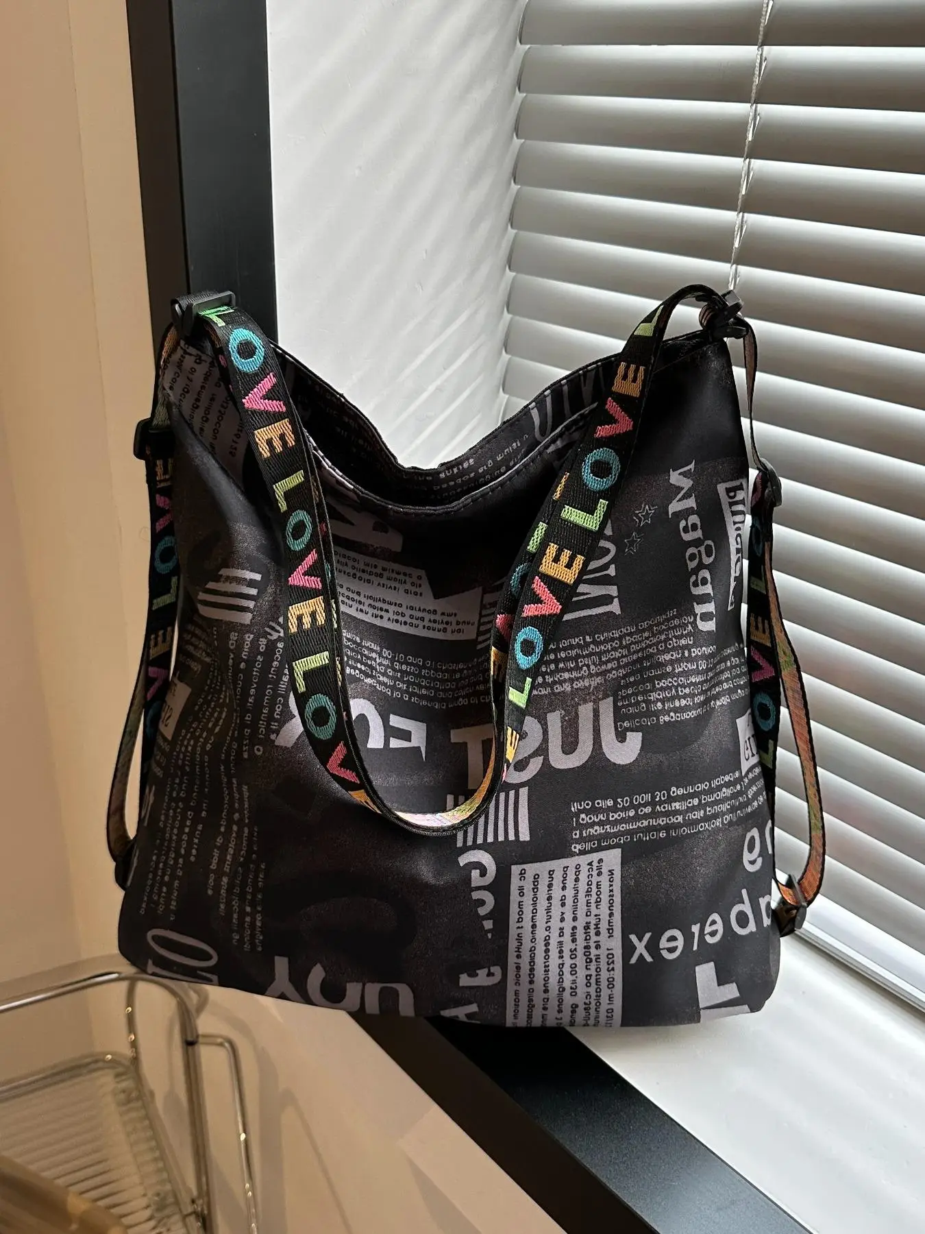 Fashionable Graffiti Letter Pattern Tote Bag, Casual Trendy Large Capacity Shoulder Bag for Women & Teen Girl, Basic School All-match Commuter Bag for