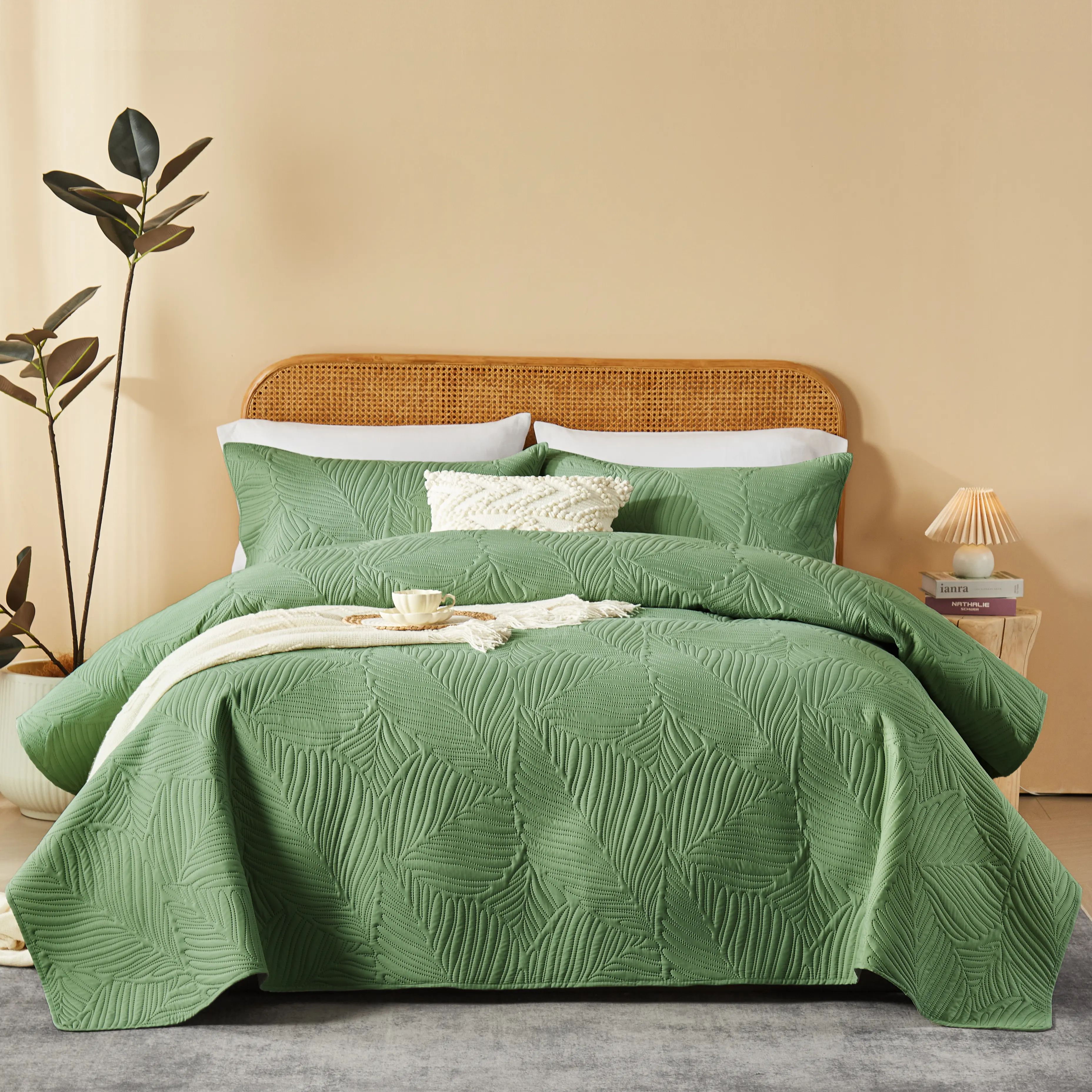 3-Piece Reversible Quilted Bedding Set, Lightweight Boho Printed Bedspread Coverlet with Pillow Shams, Smooth & Skin-Friendly