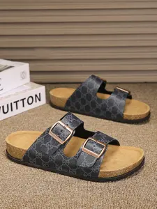 Unisex Slip-On Sandals, Classic Random Letter Design, Breathable PVC Thick Sole, Comfortable Summer Outdoor Shoes, Casual Home Use, Indoor Slipper, Slipper Straps, House Slippers