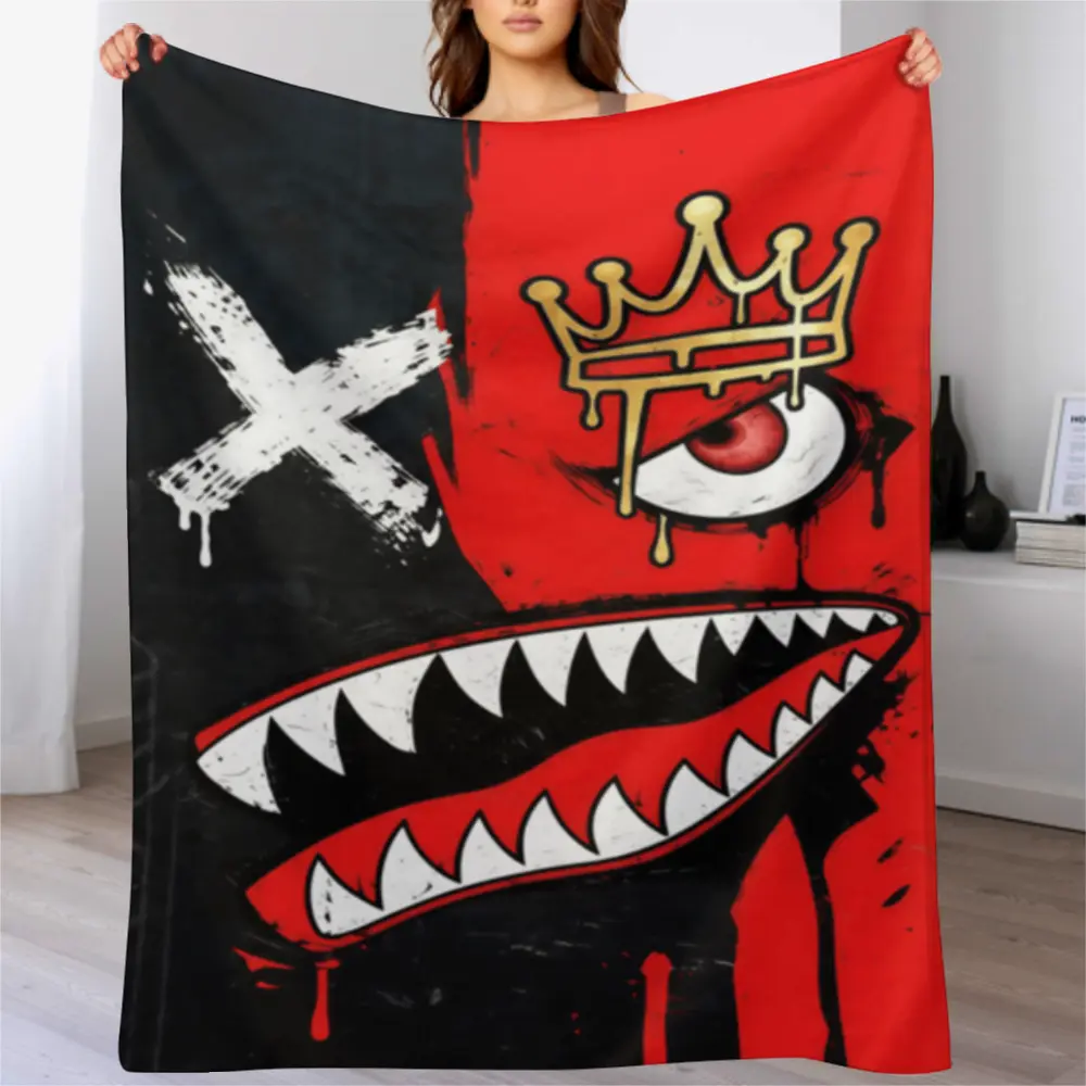 Street-Style Crown Shark Mouth Flannel Throw Blanket Accessory Set - Trendy Graffiti Pattern Warm Blanket for Sofa, Travel - Ideal Holiday/Birthday Gift for Street-Style Lovers