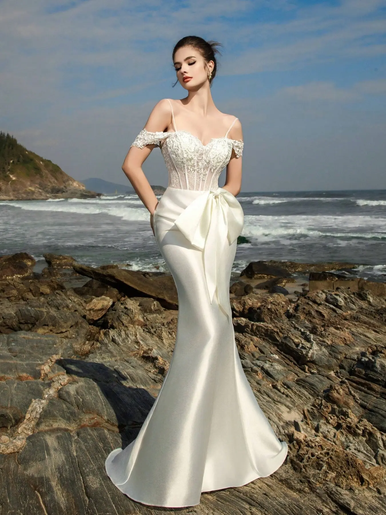 Elegant Mermaid Women Wedding Dress, Gorgeous One-Shoulder Lace Design, Slim Fit, Perfect for Brides, Noble & Cute Style
