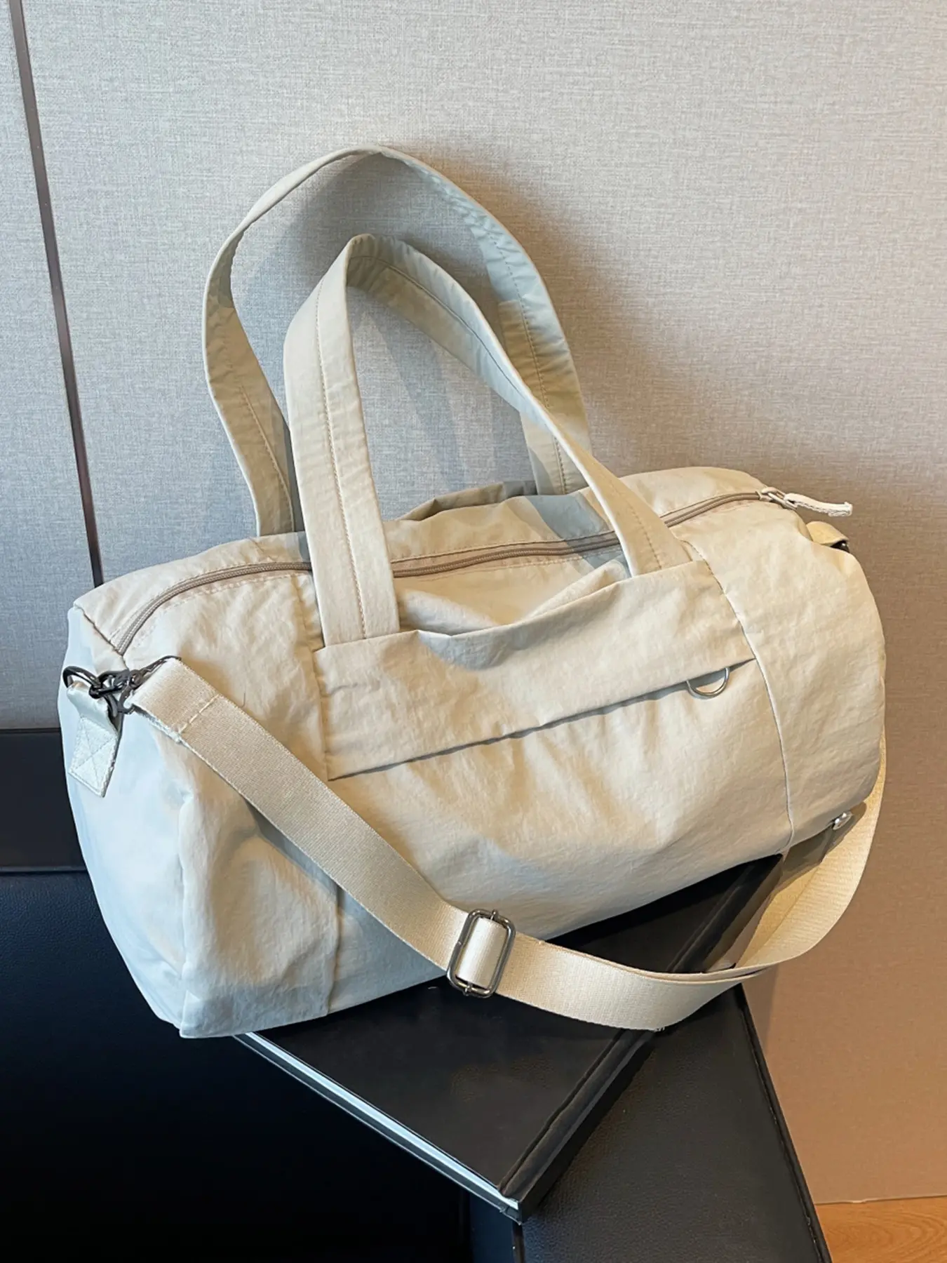 Simple sports messenger bag, large capacity hand-held messenger short-distance travel lightweight travel bag luggage bag, niche design, practical and lightweight, suitable for fitness yoga travel short trip, Casual sports bag, Shoulder Bag