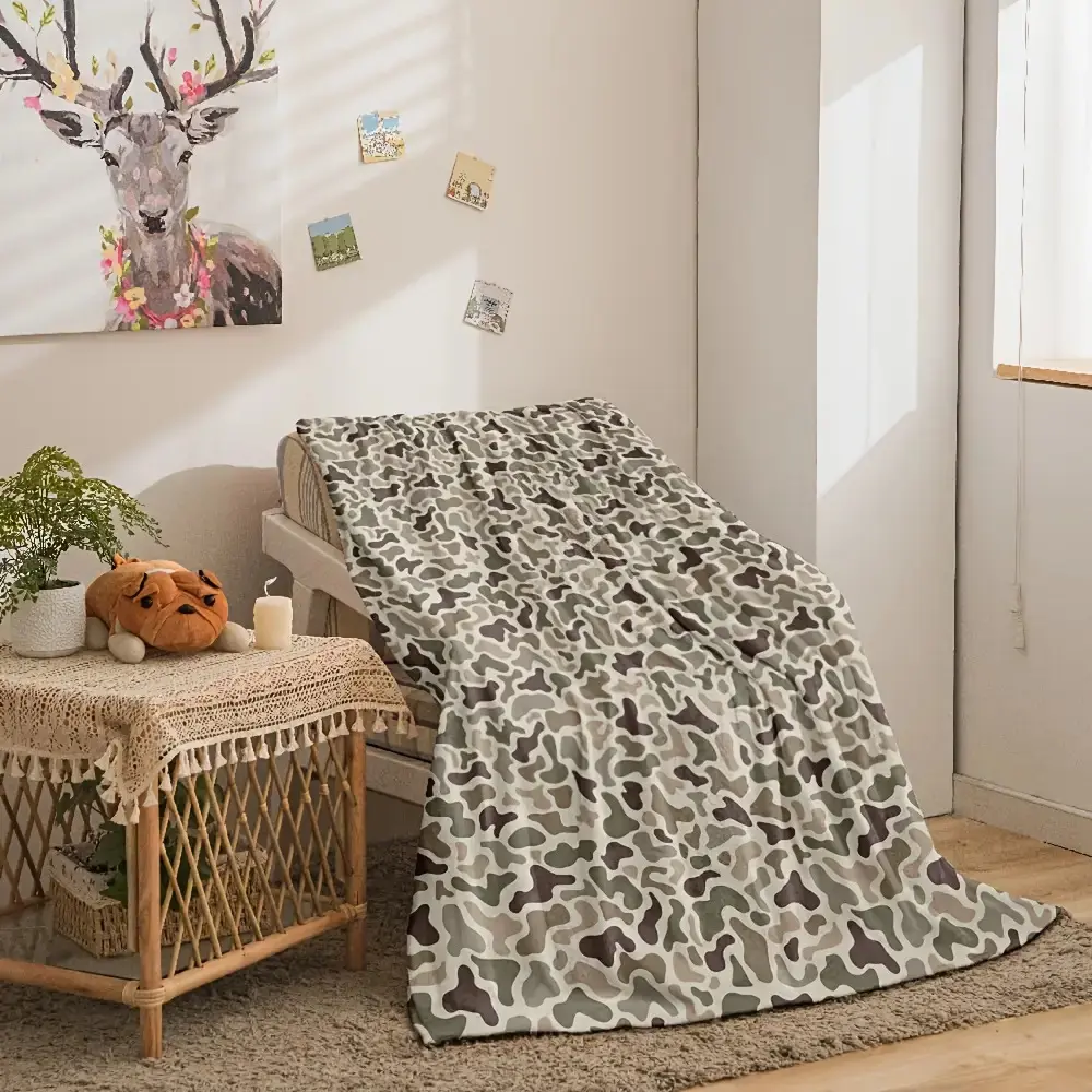Retro Vintage Camo Camptocolour Flannel Sleeping Throw Blanket - 280GSM Polyester, Digital Print, Wrinkle Resistant, Lightweight, Cozy Setup, Snug as a Bug in a Rug, Travel-Ready Throw, All Seasons Bedding, Machine Washable, Ideal for Bed, Camping