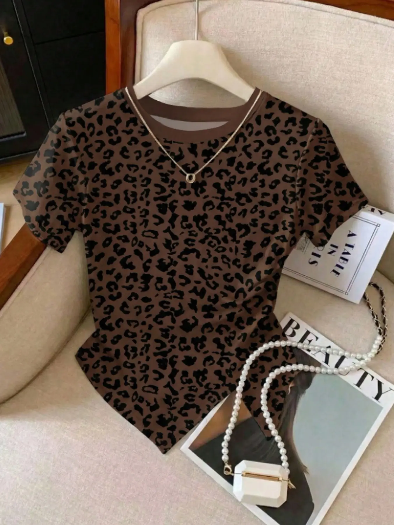 Women's New Spring Summer Leopard Print Asymmetrical Pattern Round Neck Slim Fit T-Shirt, Cute Casual Short Top for Vacation, Commute, Party