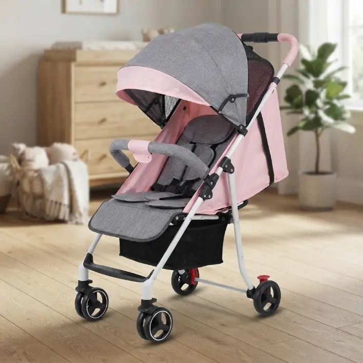 This baby travel stroller is a simple folding stroller with a sunshade, storage basket, and easy folding. It saves space and is convenient to store when folded.