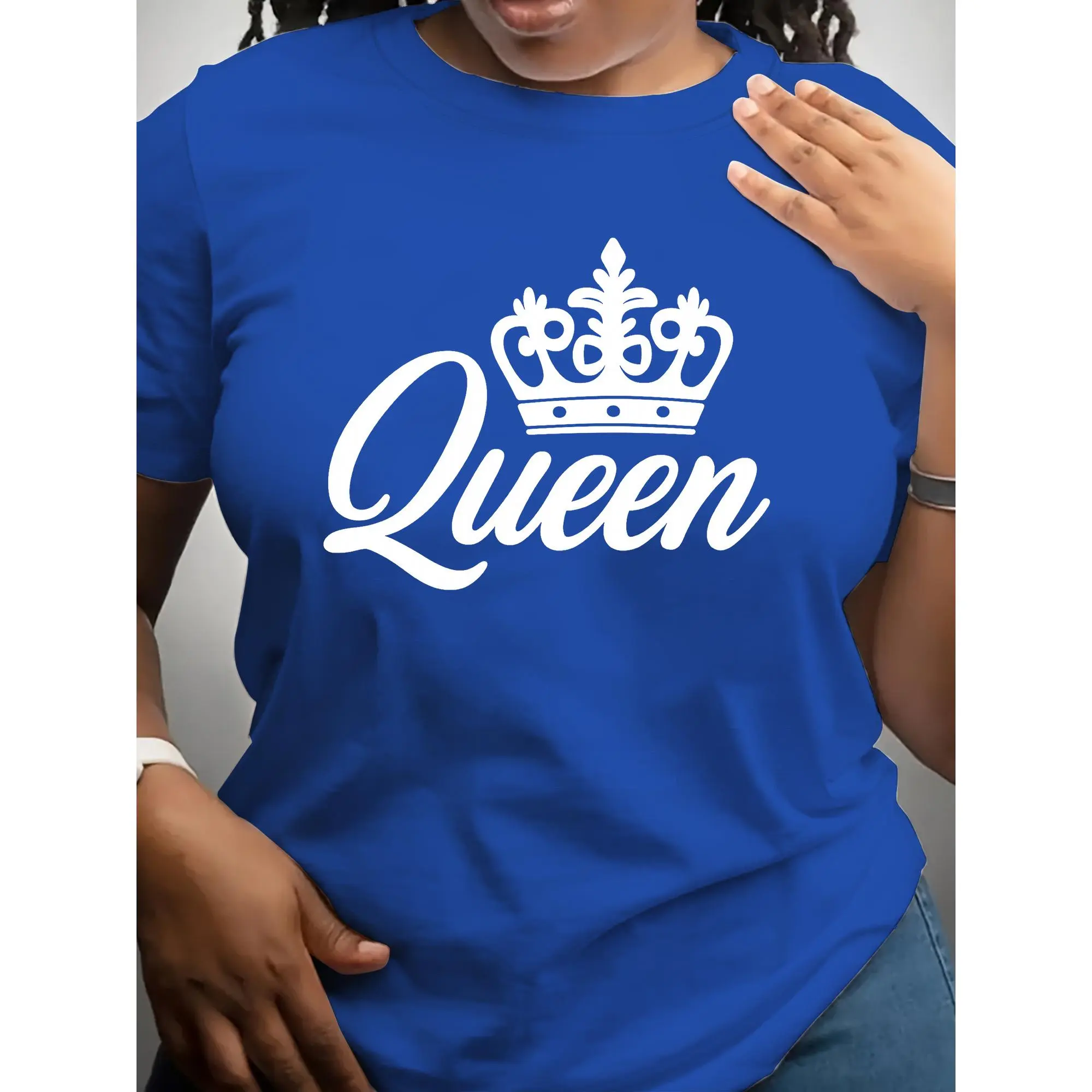 Women'S "Queen" Crown Graphic Tee - Casual Short Sleeve Pullover with "Queen" and Crown Design, Spring/ Summer Fashion, Versatile Top|Crown Print Top|Short Sleeve Shirt