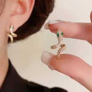 Zircon snake-shaped earrings for men and women, suitable for daily use and couple gifts springtok