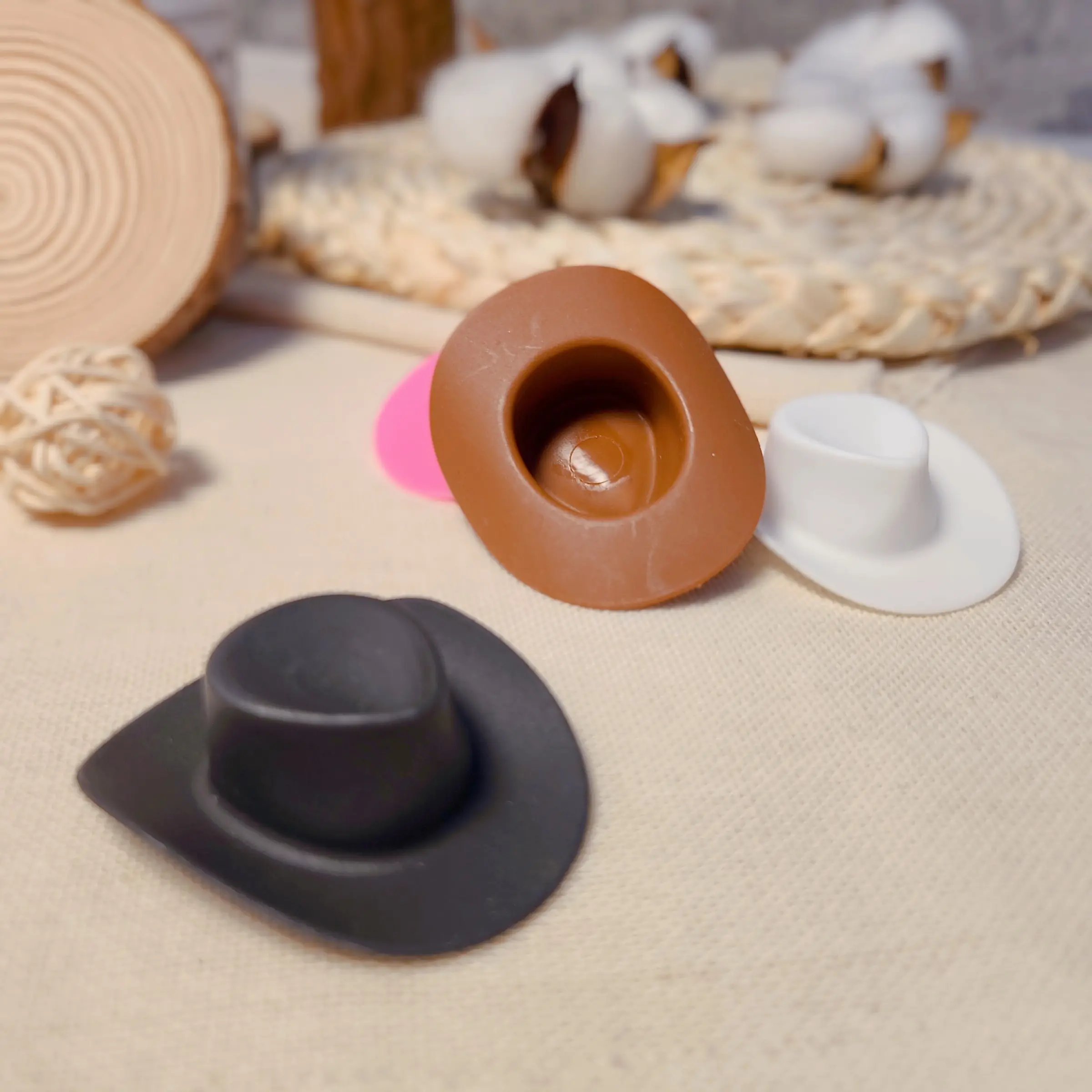 24pcs Mini Western Plastic Cowboy Hats, Holiday Party DIY Kit, Festival House Decorations, Four Colors Available, Party Decoration Supplies, Party Supply, Party Event Props, Party Accessories
