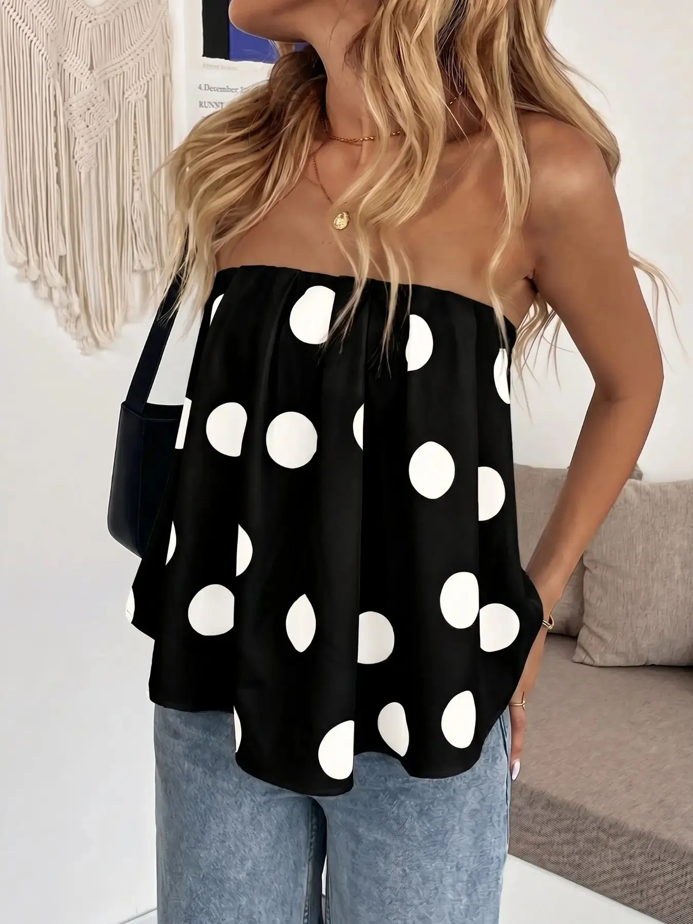 Womens Polka Dot Strapless Tube Top Loose Flowy Ruffled Bandeau Blouse Summer Off Shoulder Sleeveless Lightweight Chiffon Top Casual Boho Chic Beach Vacation Top Black White Oversized Fit Ruffle Hem Summer Outfit, Casual Summer Clothes