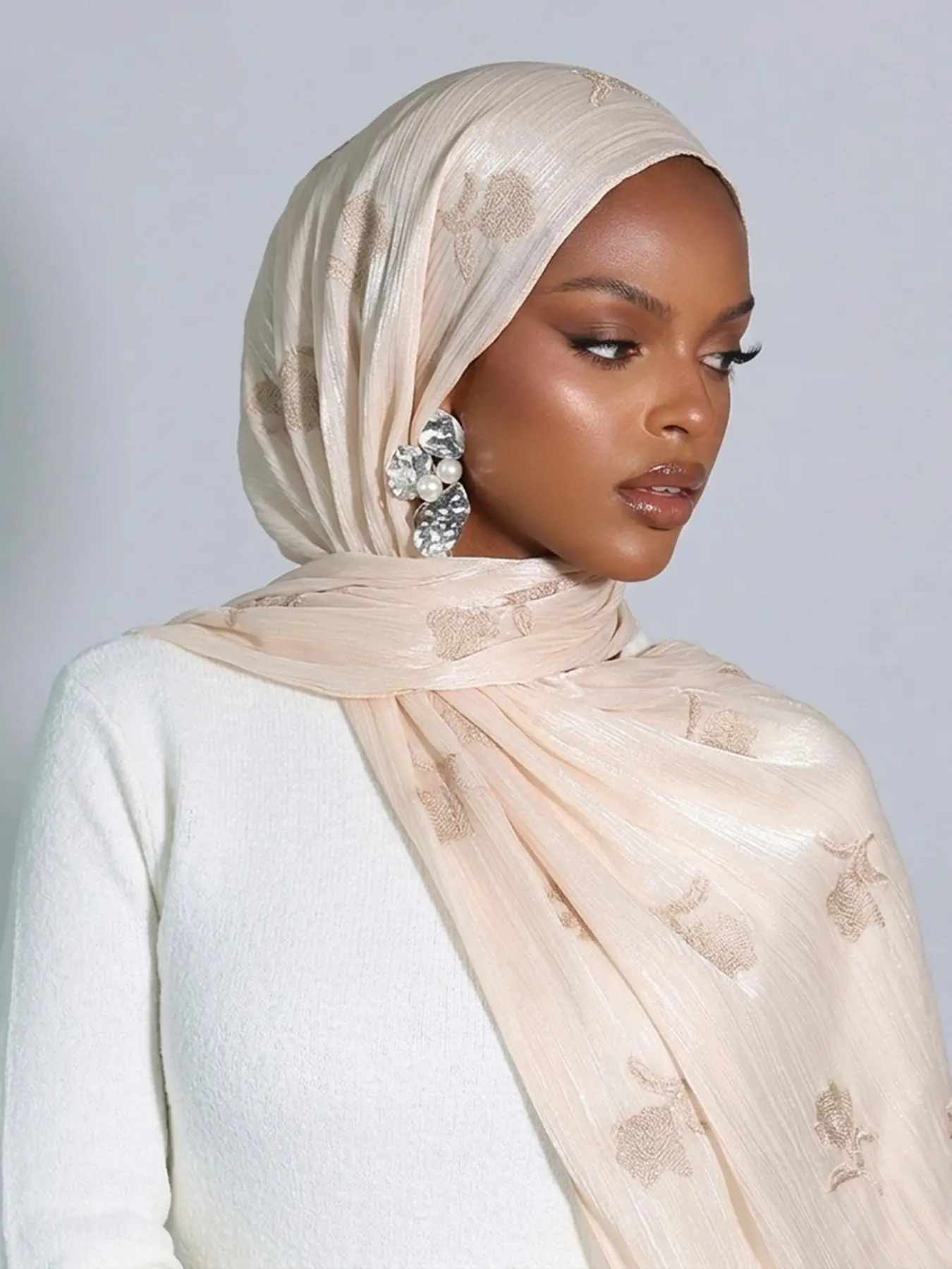 1pc Gentle Rose Embroidered Crinkle Sheer Scarf, Elegant Multi-Use Shawl, Chic Versatility Hijab For Muslim, Commute Travel Atmosphere Decorative Wrap