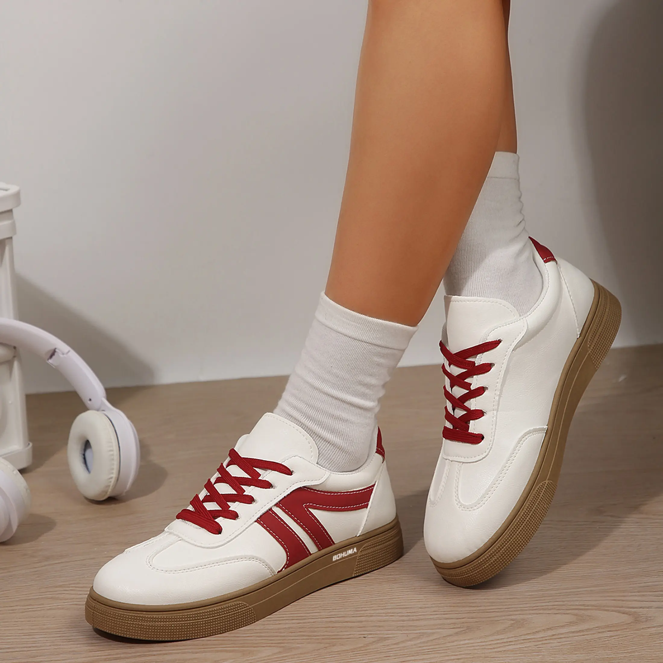 Women's Low-Top Sneakers with Contrast Color Stripes Design Running Shoes Springfresh